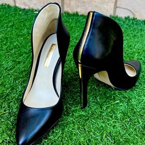 BCBGeneration Black 5.5 Pumps